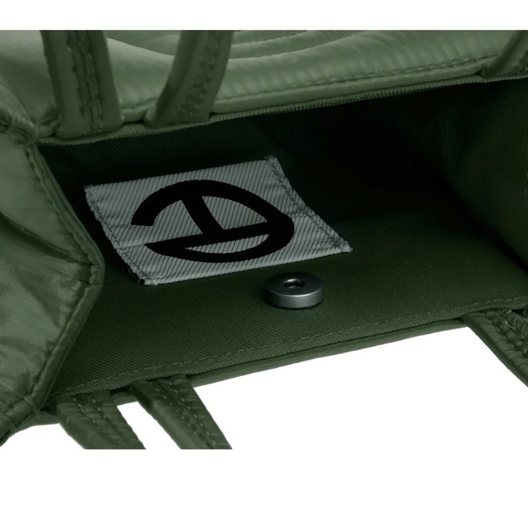 Small hunter green Telfar puffer - Picture 3 of 3